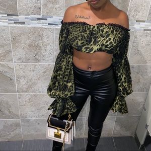 Lace Trim Flounce Sleeve Leopard Print Crop Top